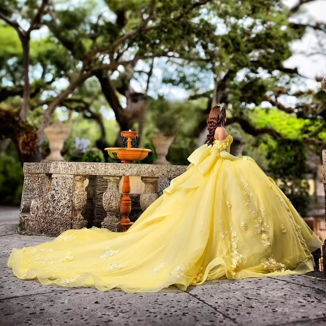 Mouccy Princess Lace Quinceanera Dresses with Bow 3D Floral Beaded 15 Dresses Puffy Off Shoulder Tulle Ball Gowns with Train